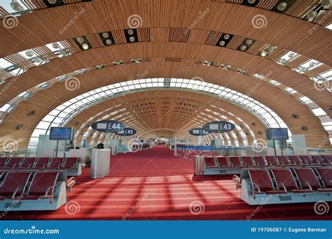 paris de gaulle terminal 2e.